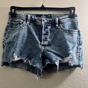Hollister high-rise mom short 3” size 7